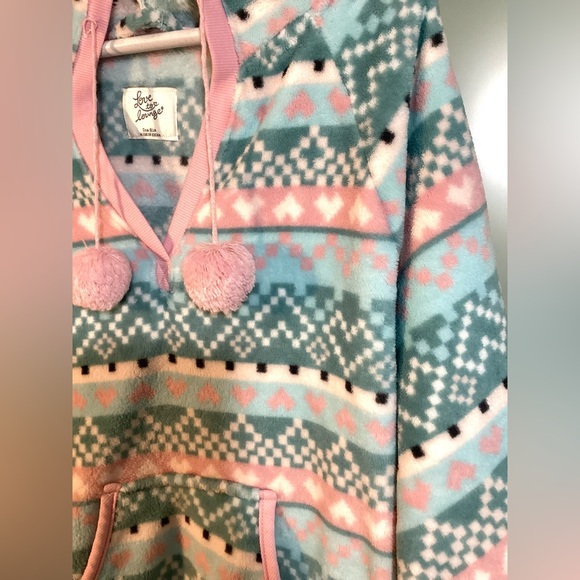 Love to Lounge fleece poncho with hoodie & pocket. One size - Picture 3 of 5